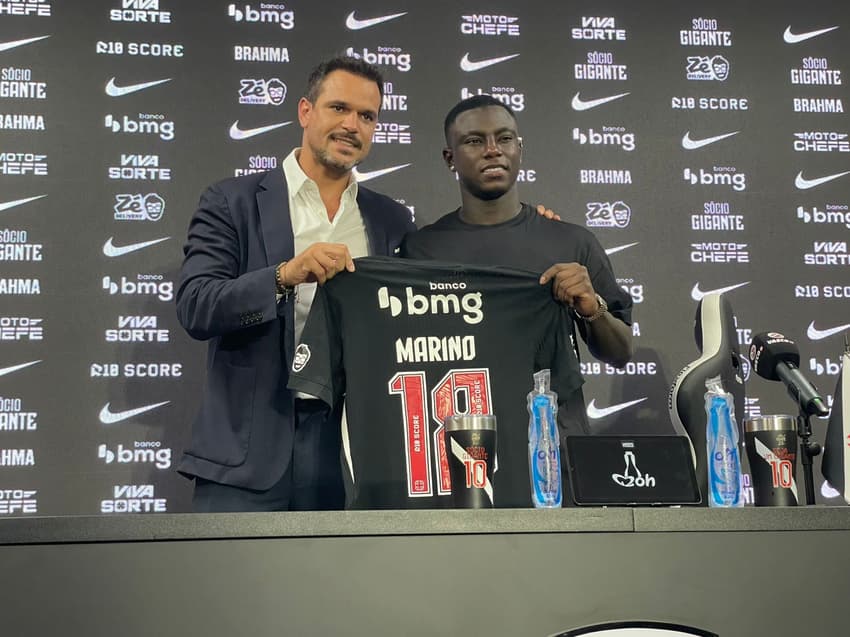 Admar Lopes ao lado de Marino (Foto: Pedro Cobalea/Lance!)