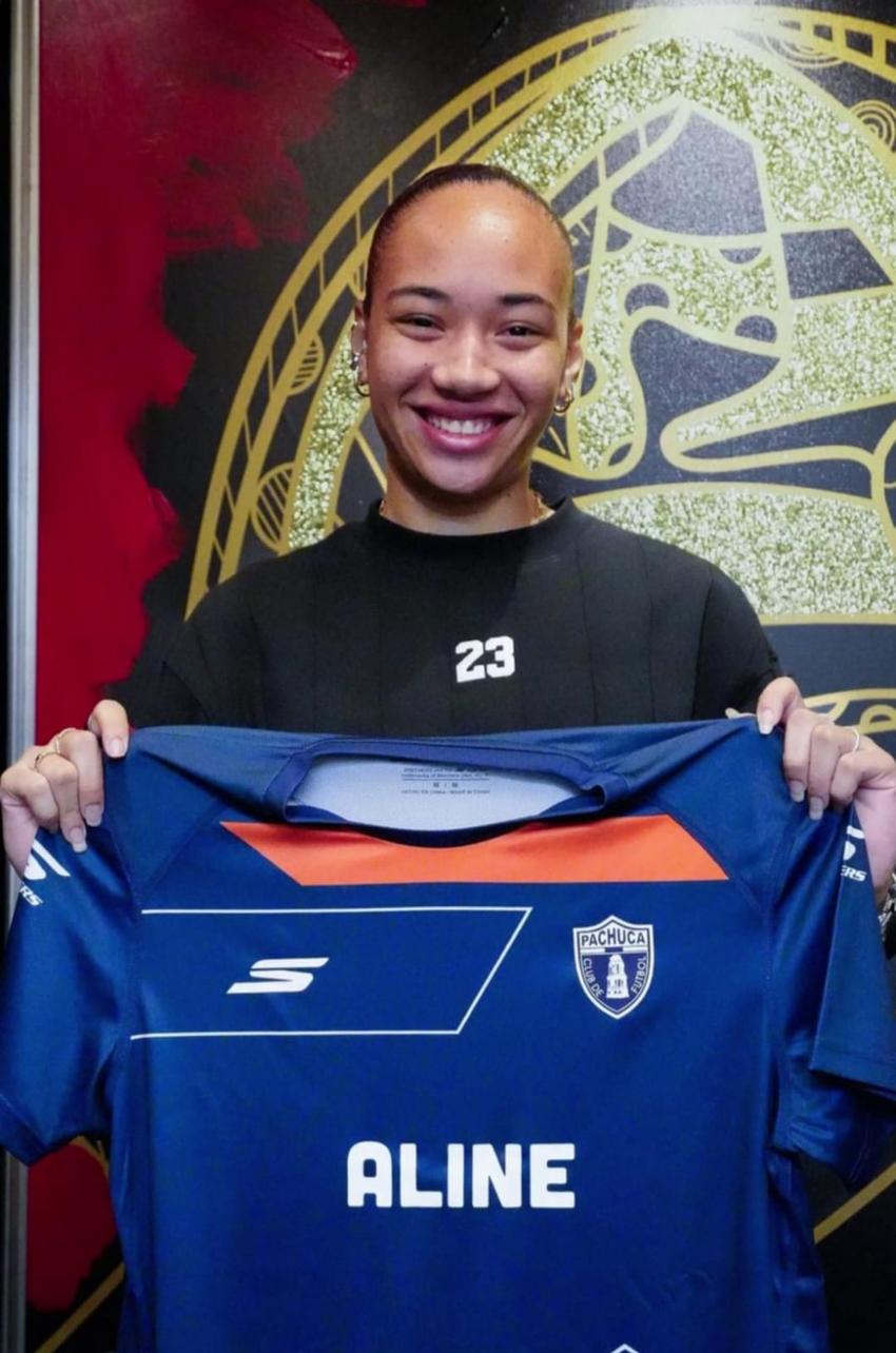 Aline Gomes apresentada ao Pachuca, do México. (Foto: Pachuca/Divulgação)