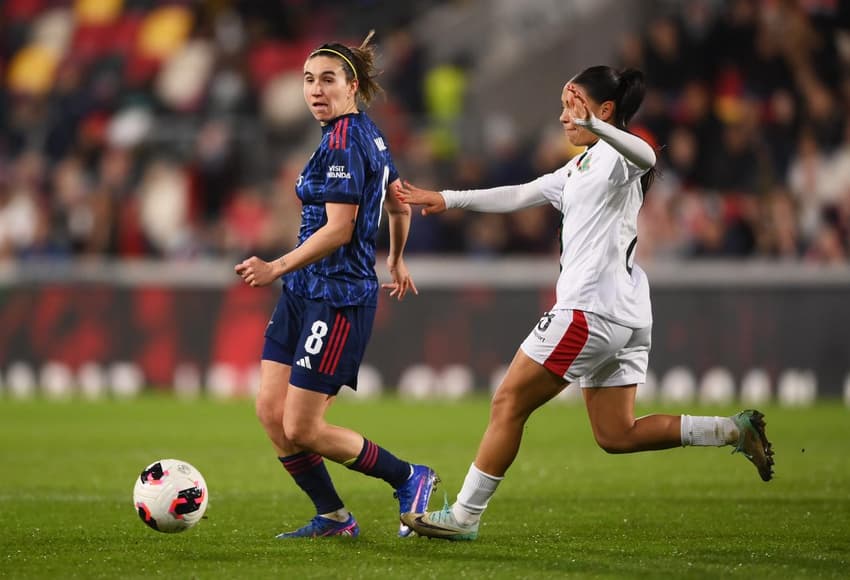 LONDON, ENGLAND - JANUARY 28: Beth Mead of Arsenal is challenged by Zineb Erroudany of ASFAR during the FIFA Women's Champions Cup 2026 Semi Final match between Arsenal Women FC and ASFAR at Brentford stadium on January 28, 2026 in London, England. (Photo by Harriet Lander - FIFA/FIFA via Getty Images)