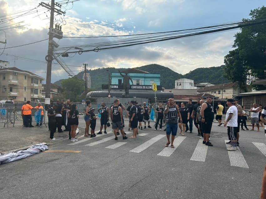 Torcida do Corinthians na Vila Belmiro