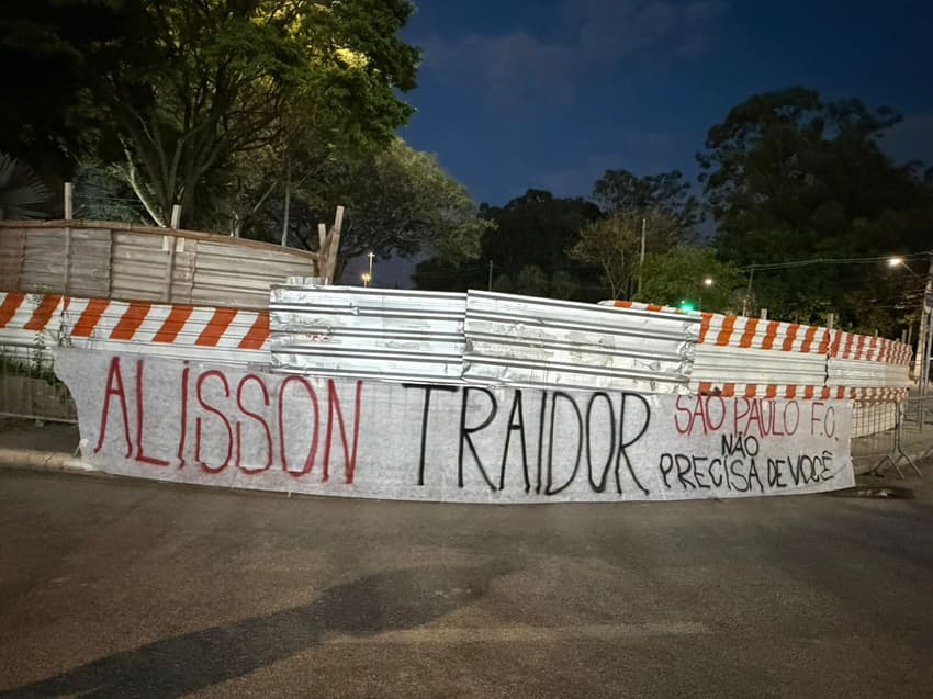 São Paulo vive impasse envolvendo ida de Alisson para o Corinthians (Foto: Izabella Giannola/ Lance!)