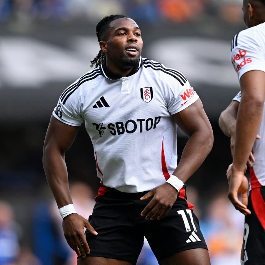 West Ham: Adama Traoré reage em partida pelo Fulham na temporada 2025/26 (Foto: Divulgação/Fulham)