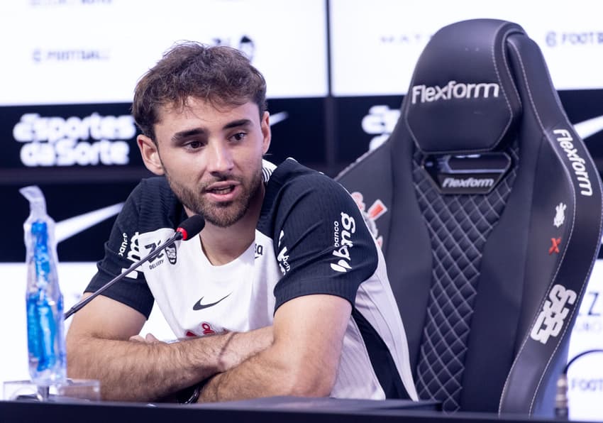 Pedro Milans lateral Corinthians apresentação