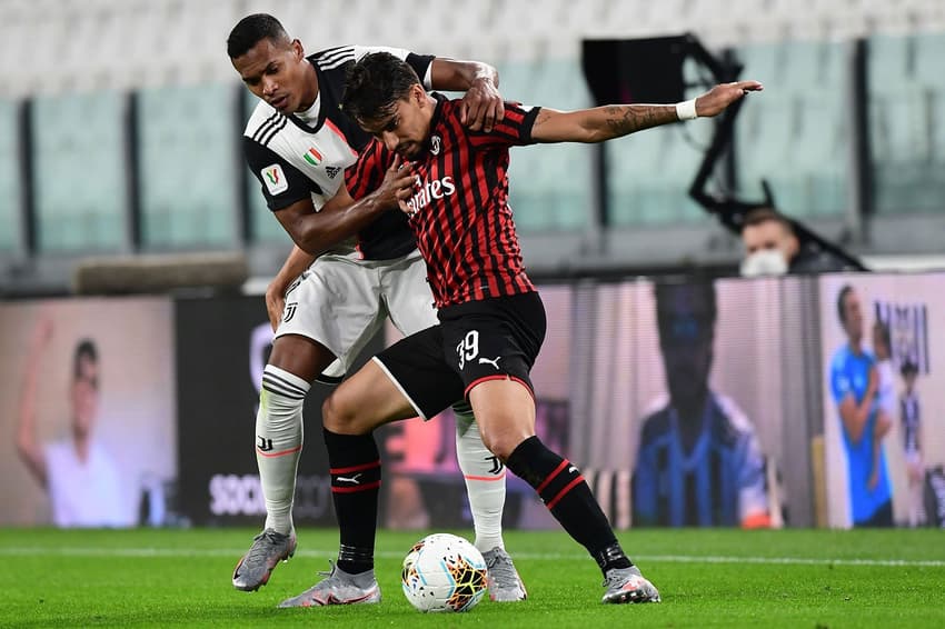 Alex Sandro e Lucas Paquetá (Foto: Divulgação/Milan)