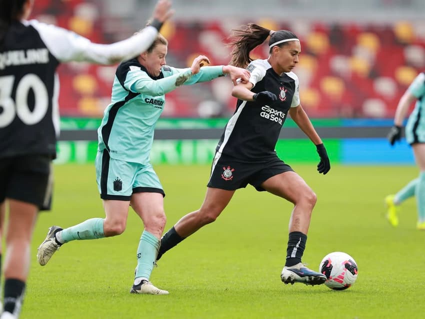 Andressa Alves domina bola em Corinthians x Gotham, pela Copa dos Campeões. (Foto: Rodrigo Gazzanel / Corinthians)