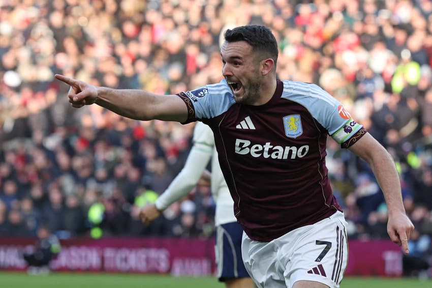John McGinn marcou duas vezes na vitória do Aston Villa sobre o Nottingham Forest, pela Premier League (Foto: Darren Staples / AFP)