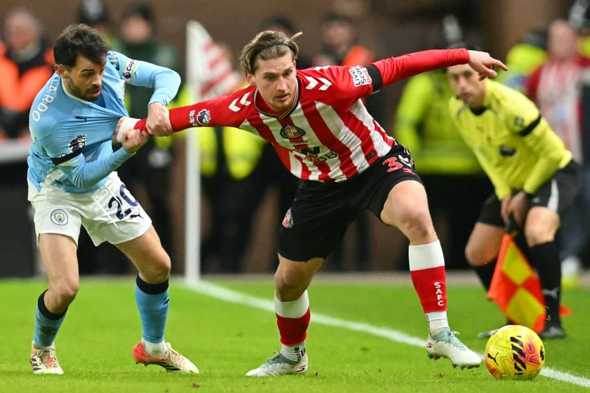 Bernardo Silva em ação na partida entre Sunderland e Manchester City, pela Premier League (Foto: ANDY BUCHANAN / AFP)