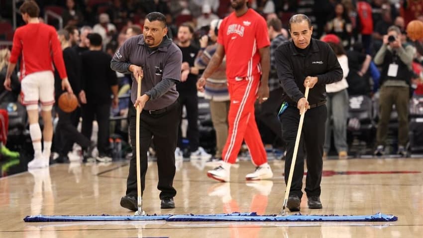 Jogo entre Chicago Bulls e Miami Heat pela NBA precisou ser adiado (Foto: Geoff Stellfox/Getty Images)