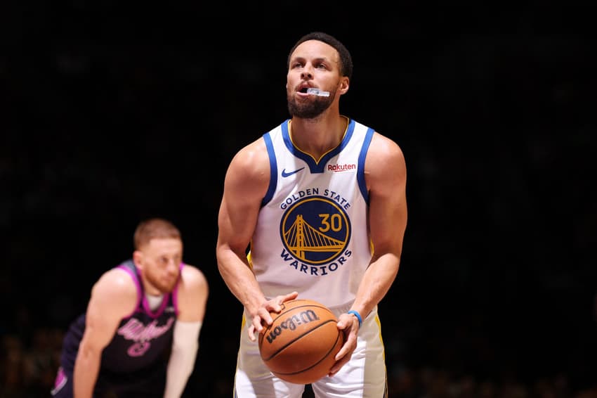 Stephen Curry durante jogo da NBA (Foto: David Sherman / NBAE / Getty Images / Getty Images via AFP)