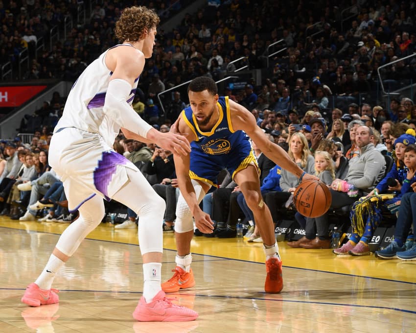 Stephen Curry, durante a partida entre Golden State Warriors e Utah Jazz
