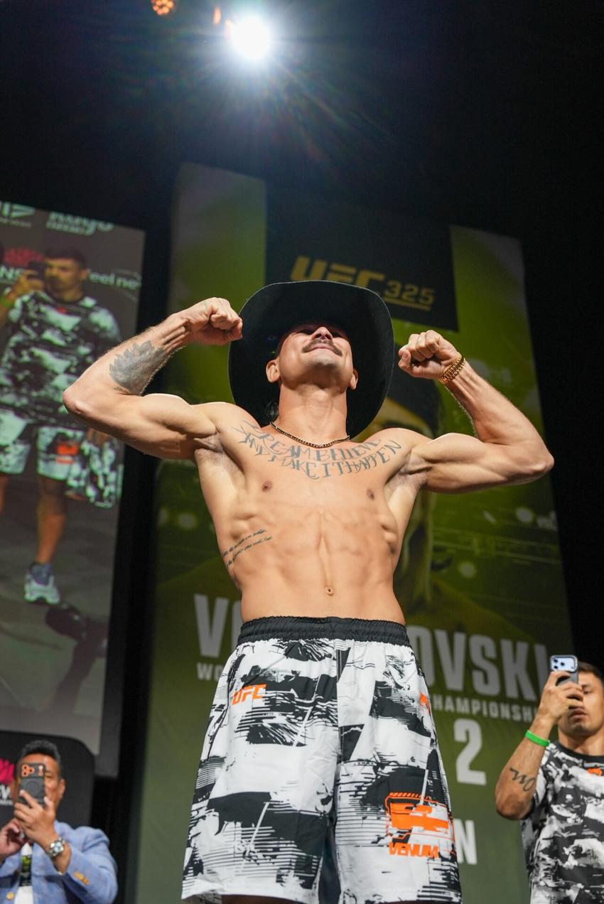 Lopes bateu o peso antes do UFC 325 (Foto: Reprodução Twitter UFC)