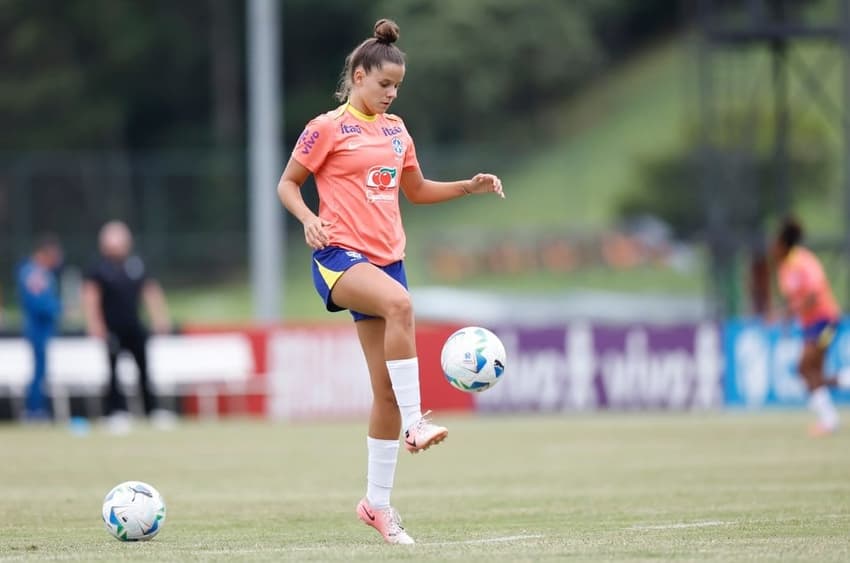 Duda Mattos durante treino da Seleção Brasileira feminina sub-20 na Granja Comary, em Teresópolis. (Foto: CBF/Divulgação)