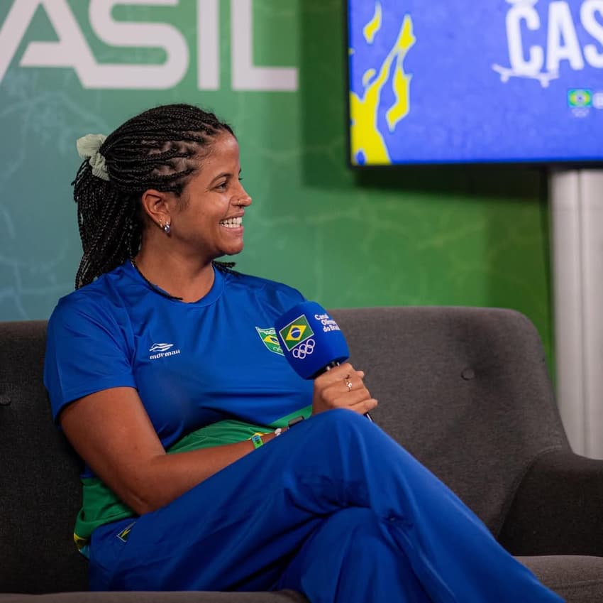 Etiene Medeiros, durante participação no COBCast, nos Jogos Olímpicos de Paris
