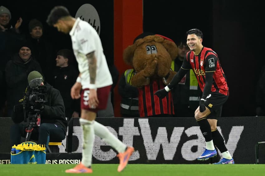 Evanilson celebra gol que abriu o placar na vitória parcial do Bournemouth sobre o Arsenal pela Premier League 2025/26 (Foto: Justin Tallis/AFP)