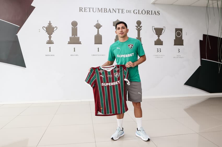 Savarino, novo jogador do Fluminense, no CT Carlos Cstilho (Foto: Lucas Merçon/ Fluminense FC)