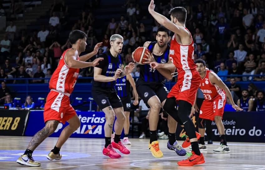 O EC Pinheiros venceu o clássico contra o Paulistano e vai enfrentar o Sesi Franca na semifinal do Super 8 (Foto: Ricardo Bufolin / Pinheiros)