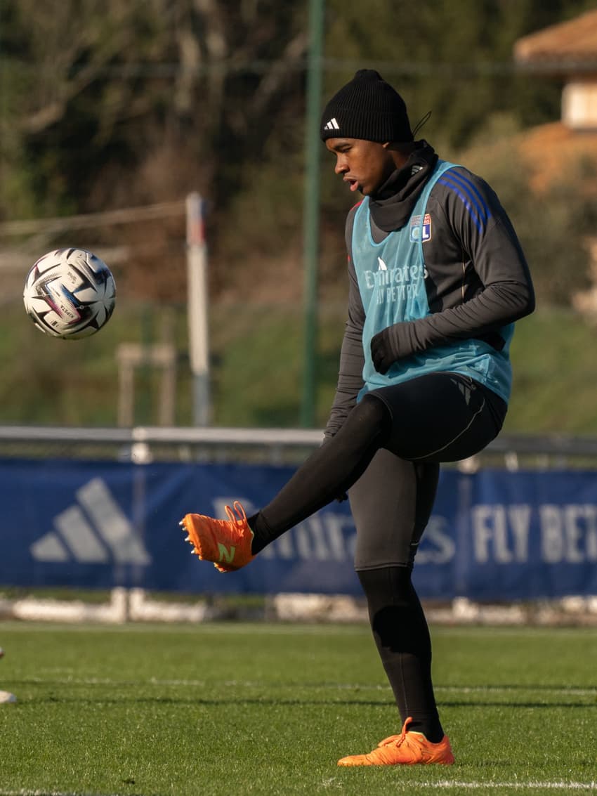 Endrick realiza atividades no treino — Foto: Divulgação/Lyon