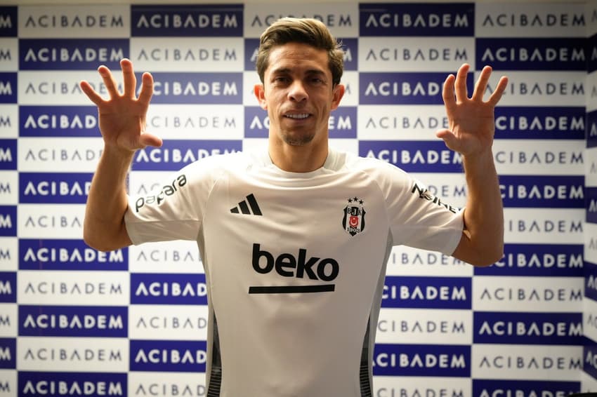 Gabriel Paulista estava no Besiktas, da Turquia, antes de fechar com o Corinthians
