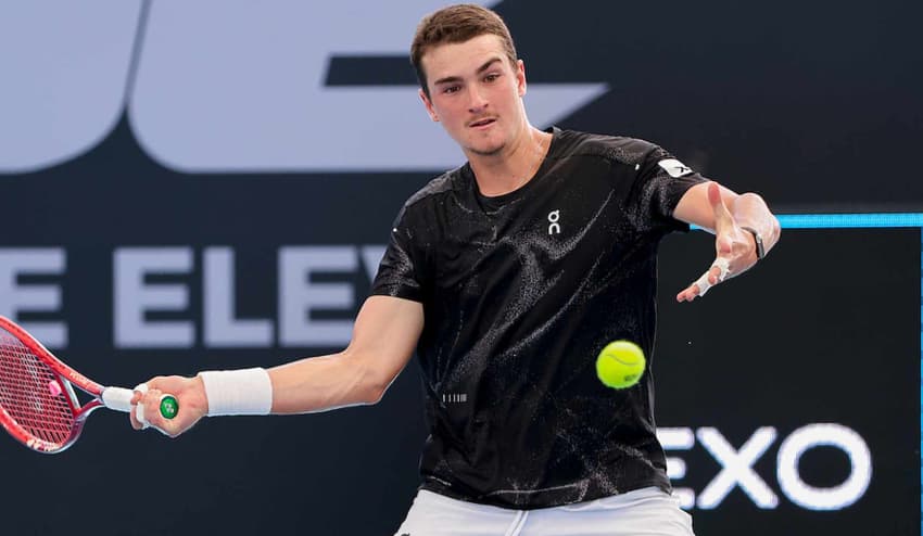 João Fonseca em treino em Brisbane (Divulgação)