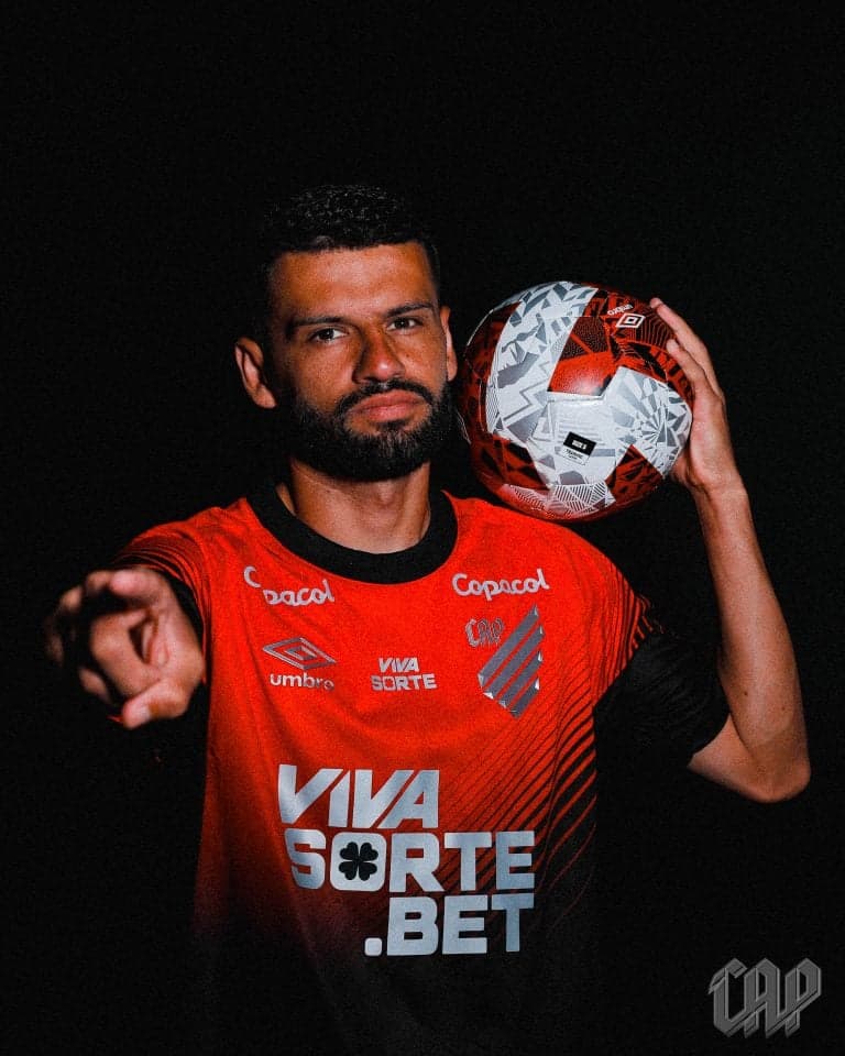 Volante Jadson retorna ao Athletico após dez anos (Foto: Duda Matoso/athletico.com.br)