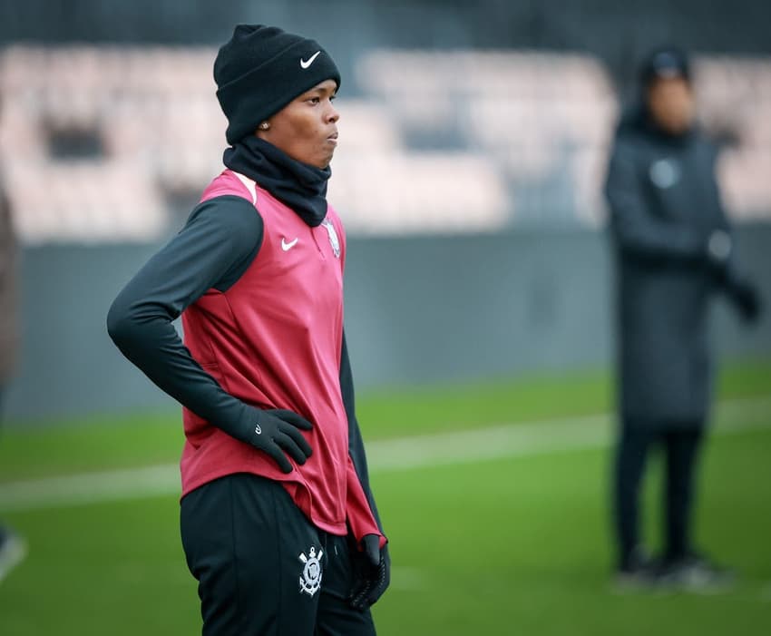 Jhonson durante treino do Corinthians em Londres, na Inglaterra. (Foto: Rodrigo Gazzanel/Corinthians)