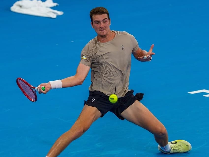 João Fonseca em treinamento para o ATP de Brisbane (Foto: Brisbane International)