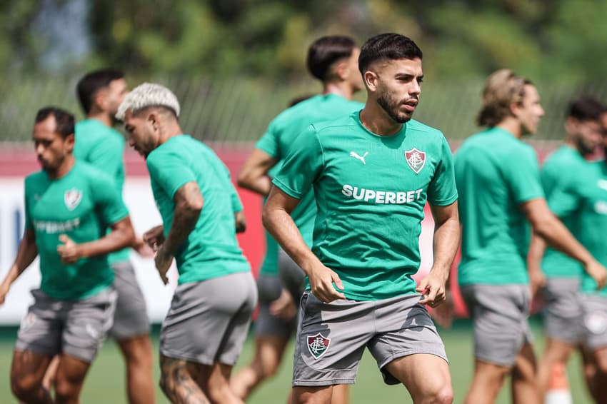 Nonato durante treino do Fluminense (Foto: Lucas Merçon/FFC)