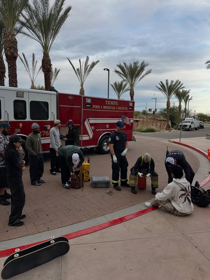 Momento em que Nyjah Huston foi socorrido pelos paramédicos