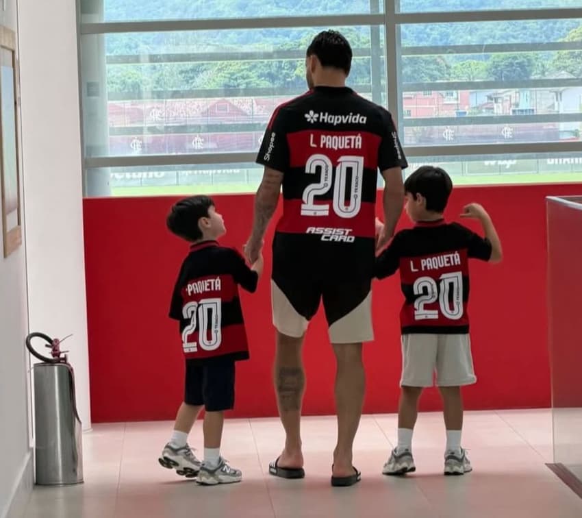 Paquetá no Ninho do Urubu com a camisa do Flamengo (Foto: Reprodução)