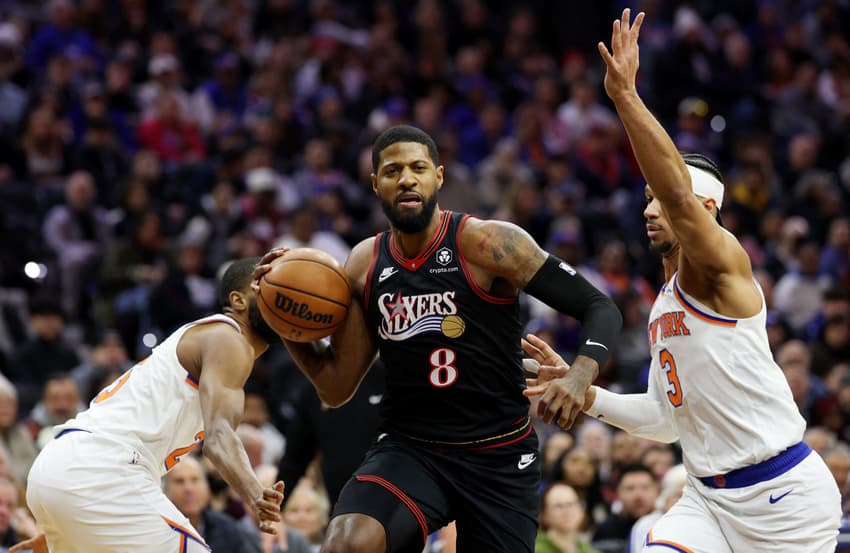 Paul George em ação pelo Philadelphia 76ers contra o New York Knicks na NBA (Foto: Emilee Chinn/Getty Images/AFP)