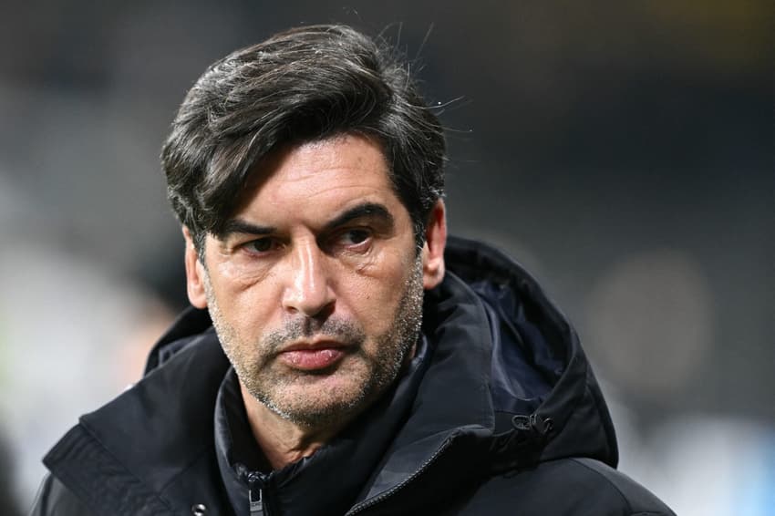 Endrick: Paulo Fonseca, técnico do Lyon, observa o gramado antes de partida válida pela Europa League, na Suíça (Foto: Sébastien Bozon/AFP)