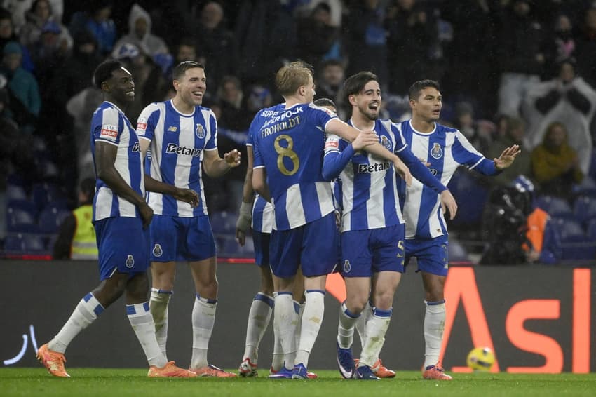 Thiago Silva: Martim Fernandes, do Porto, celebra o segundo gol da equipe contra o Gil Vicente, no Estádio do Dragão (Foto: Miguel Riopa/AFP)