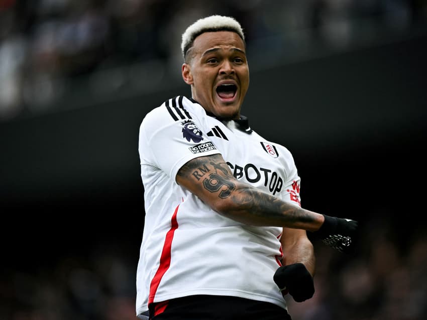 Rodrigo Muniz comemora gol pelo Fulham (Foto: Ben Stansall/AFP)