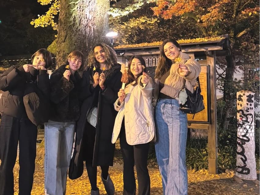 Rosamaria com equipe do Denso Airybees (Foto: Reprodução Instagram)