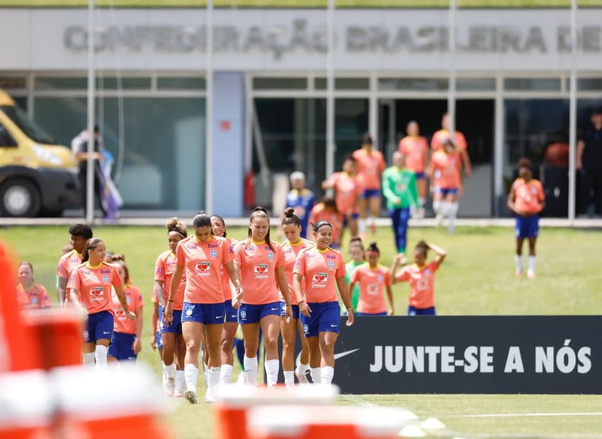Seleção Feminina sub-20 durante treino na Granja Comary. (Foto: RAFAEL RIBEIRO / CBF)
