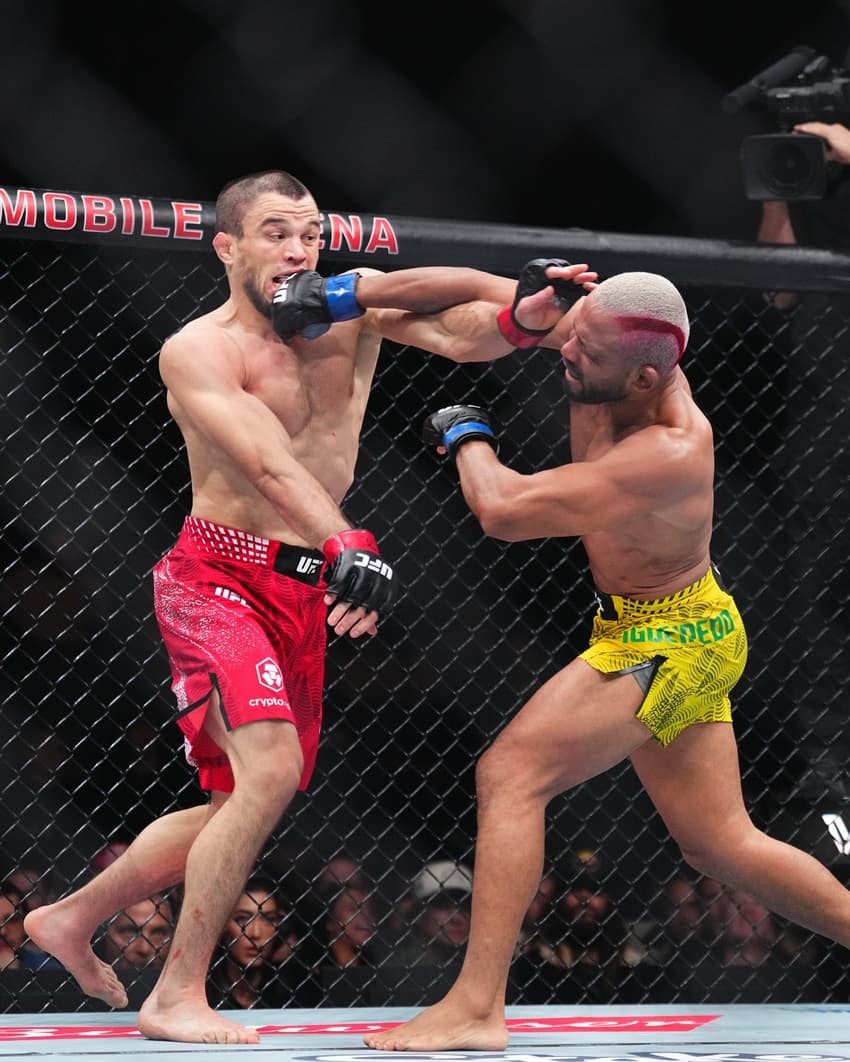 Deiveson não foi páreo para Umar no UFC 324 (Reprodução Instagram UFC Brasil)