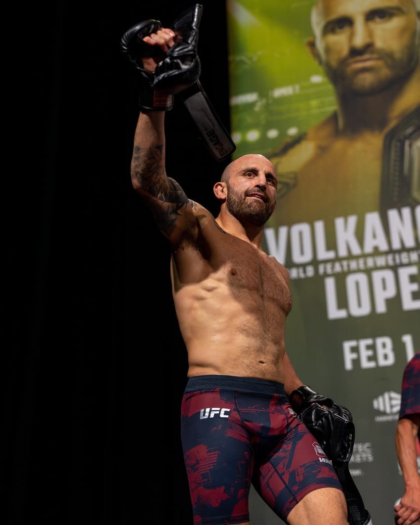 Volkanovski no treino aberto do UFC 325 (Foto: Reprodução Instagram UFC)
