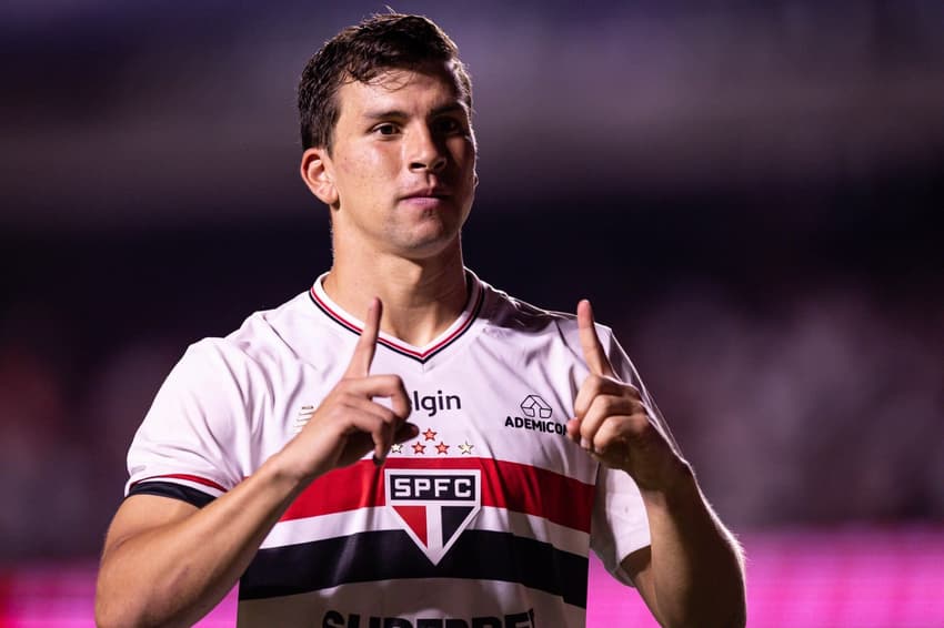 Tapia comemora gol marcado pelo São Paulo