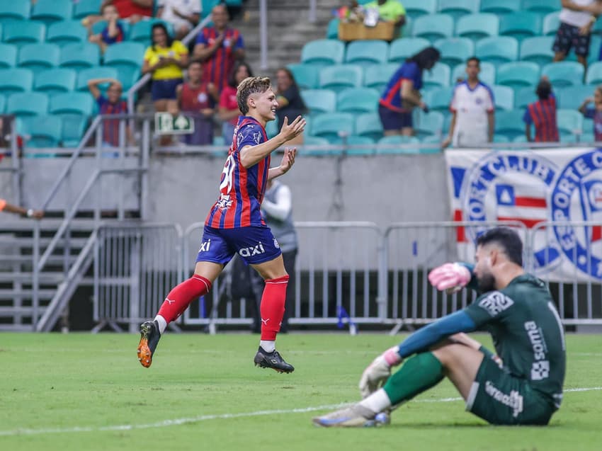 Dell comemora gol do Bahia contra o Porto (Foto: Márcio José/ Agif/Gazeta Press)