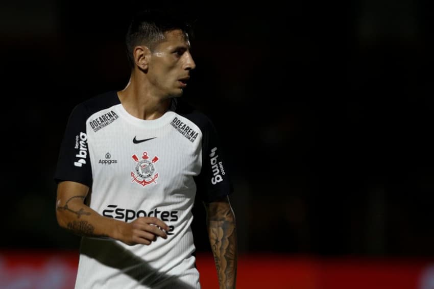 Angileri recebeu consultas de outros clubes, mas conversas não avançaram (Foto: Jose Luis Silva/Agência F8/Gazeta Press)