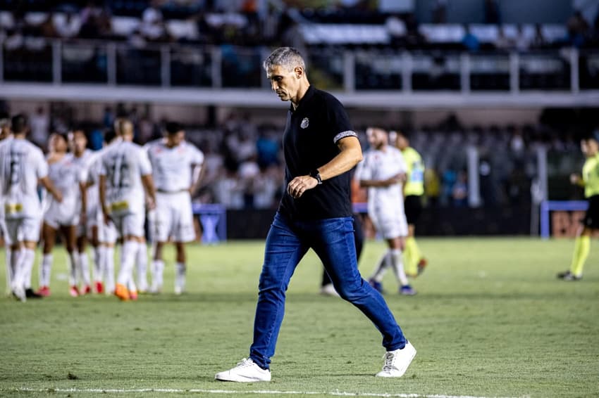 Juan Pablo Vojvoda durante partida entre o Santos e o São Paulo. (Foto:  Luccas Souza/MyPhoto Press/Gazeta Press)