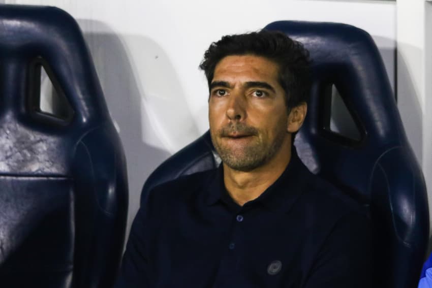Abel Ferreira durante partida entre Palmeiras e Vitória, pelo Brasileirão (Foto: Vinicius Nunes/Agência F8/Gazeta Press)