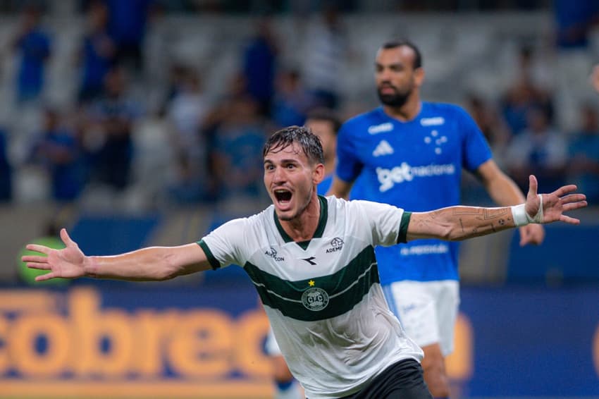 Lavega jogador do Coritiba comemora seu gol (Foto: Alessandra Torres/AGI/Gazeta Press)