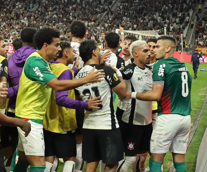 Clássico entre Corinthians em Palmeiras, na Neo Química Arena, pela primeira fase do Campeonato Paulista, foi marcado pro confusão generalizada nos minutos finais (Foto: ESDRAS MARTINS/Mochila Press/Gazeta Press)