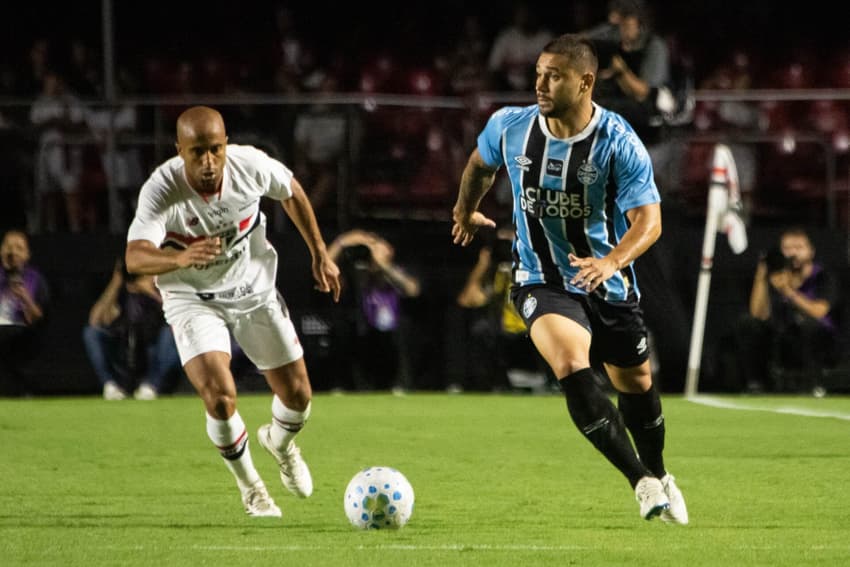Lucas Moura com a camisa do São Paulo