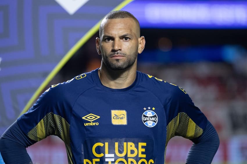 Weverton antes de São Paulo x Grêmio (Foto: Renato Padalka/Ekobanpress)