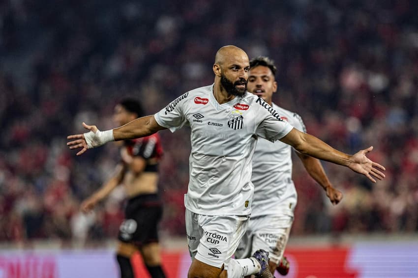 Thaciano marcou um gol pelo Santos no primeiro tempo da partida diante do Athletico-PR. (Foto: Pedro Paulo Diaz/TheNews2)