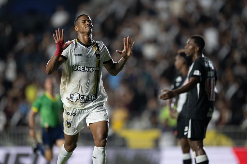 Catatau comemora gol do Volta Redonda contra o Vasco pelo Carioca (Foto: Jorge Rodrigues/AGIF/GazetaPress)