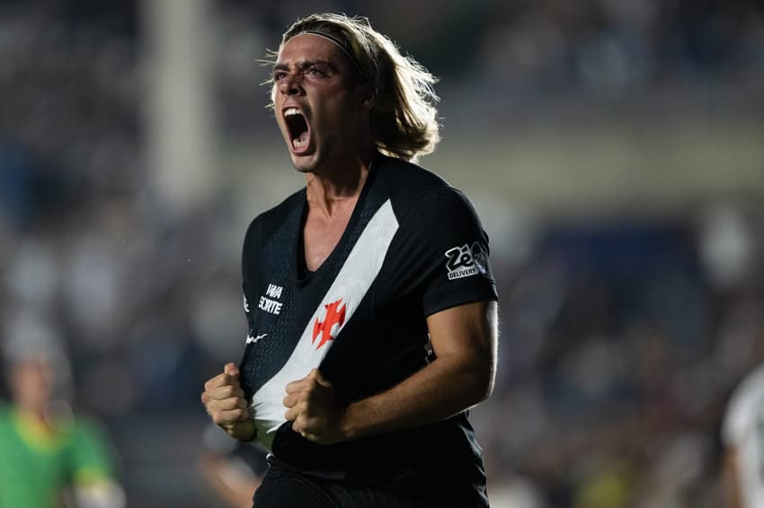 Spinelli comemora gol do empate do Vasco nas quartas do Carioca (Foto: Jorge Rodrigues / AGIF / Gazeta Press)