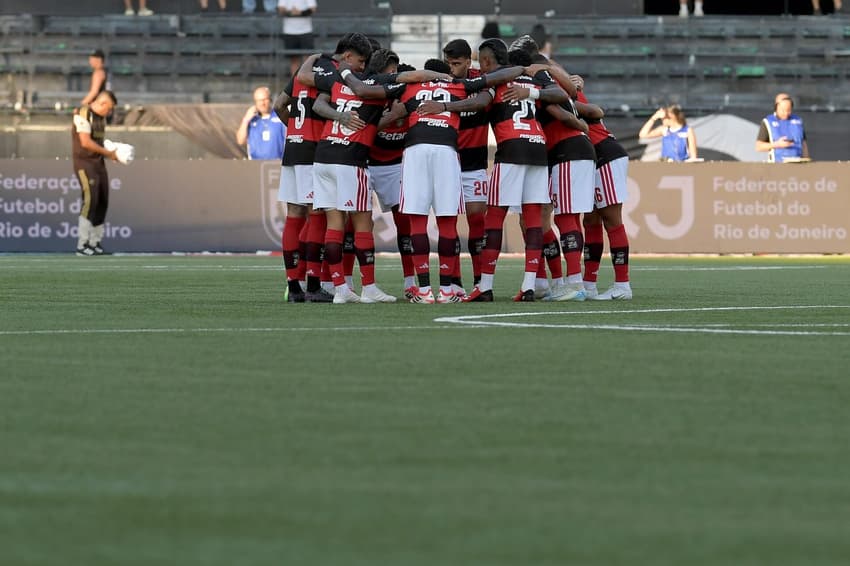 Jogadores do Flamengo antes do duelo com o Botafogo (Foto: Dhavid Normando/Código19/Gazeta Press)